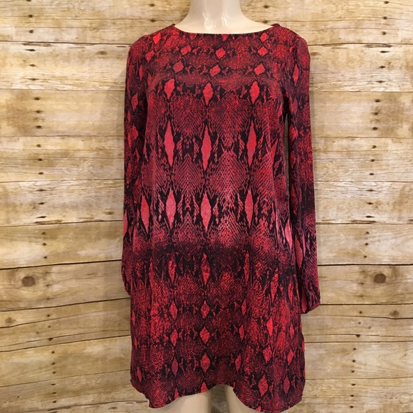 BB Dakota Dresses & Skirts - BB DAKOTA snake Print Shift Dress Small